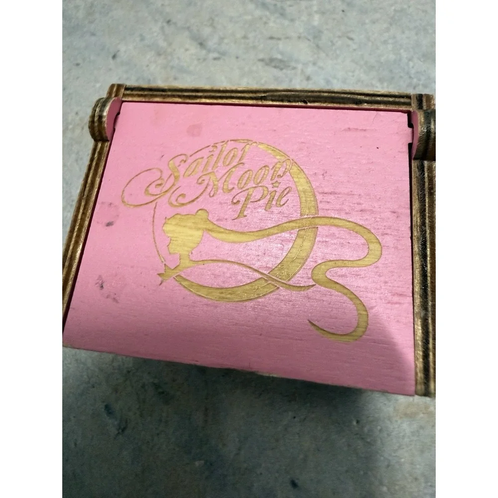 Sailor Moon Design Pink Wooden Manual Hand Crank Crank-Operated Music Box